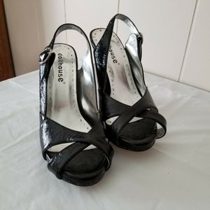 Dollhouse Sandy Black Heel Sandal Size 6